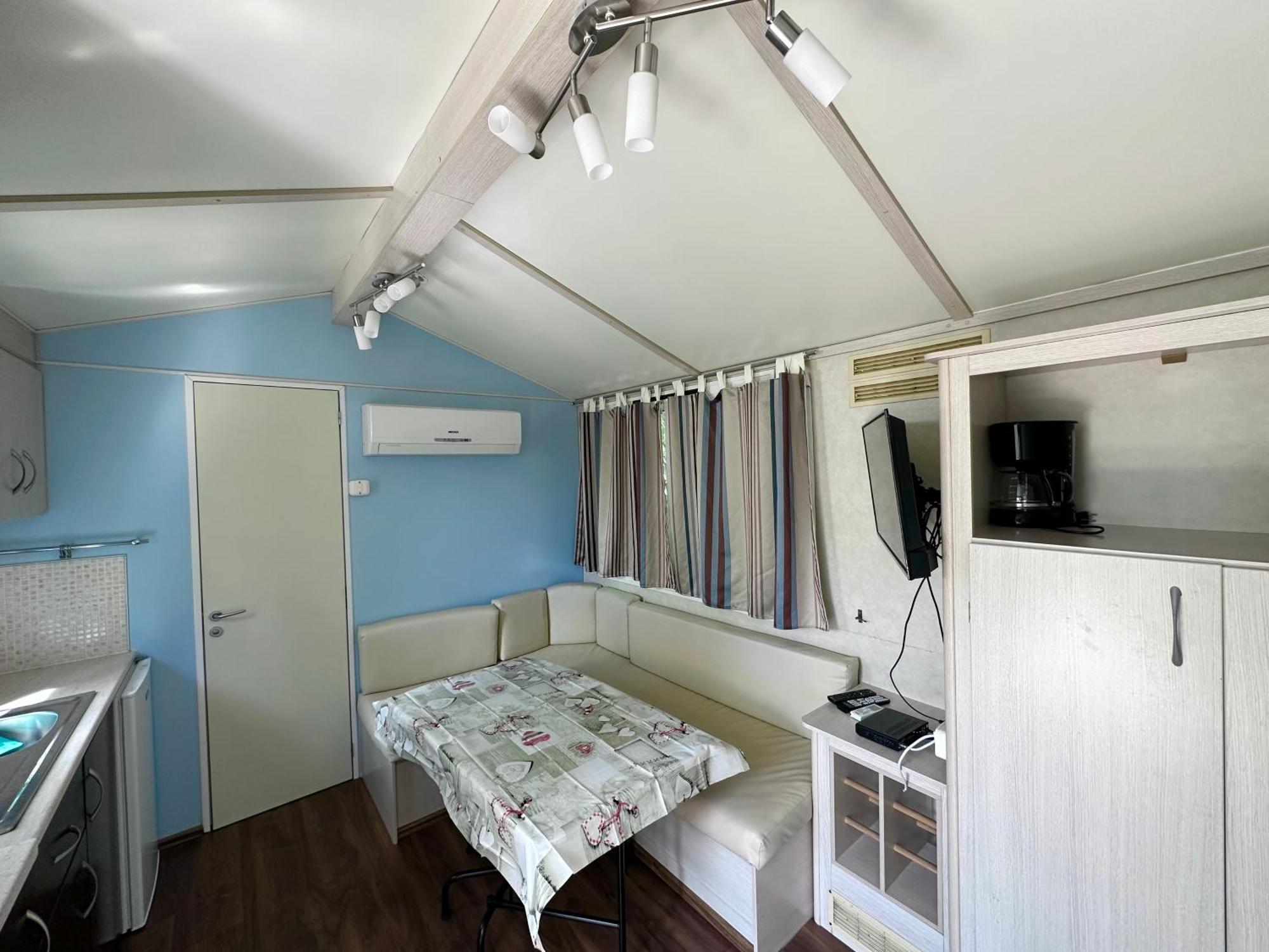 Kamp Slanik Mobile Homes 乌马格 外观 照片